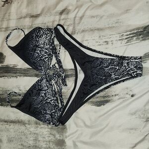 SHEIN Swim Snake Print V-Neck Bikini Set